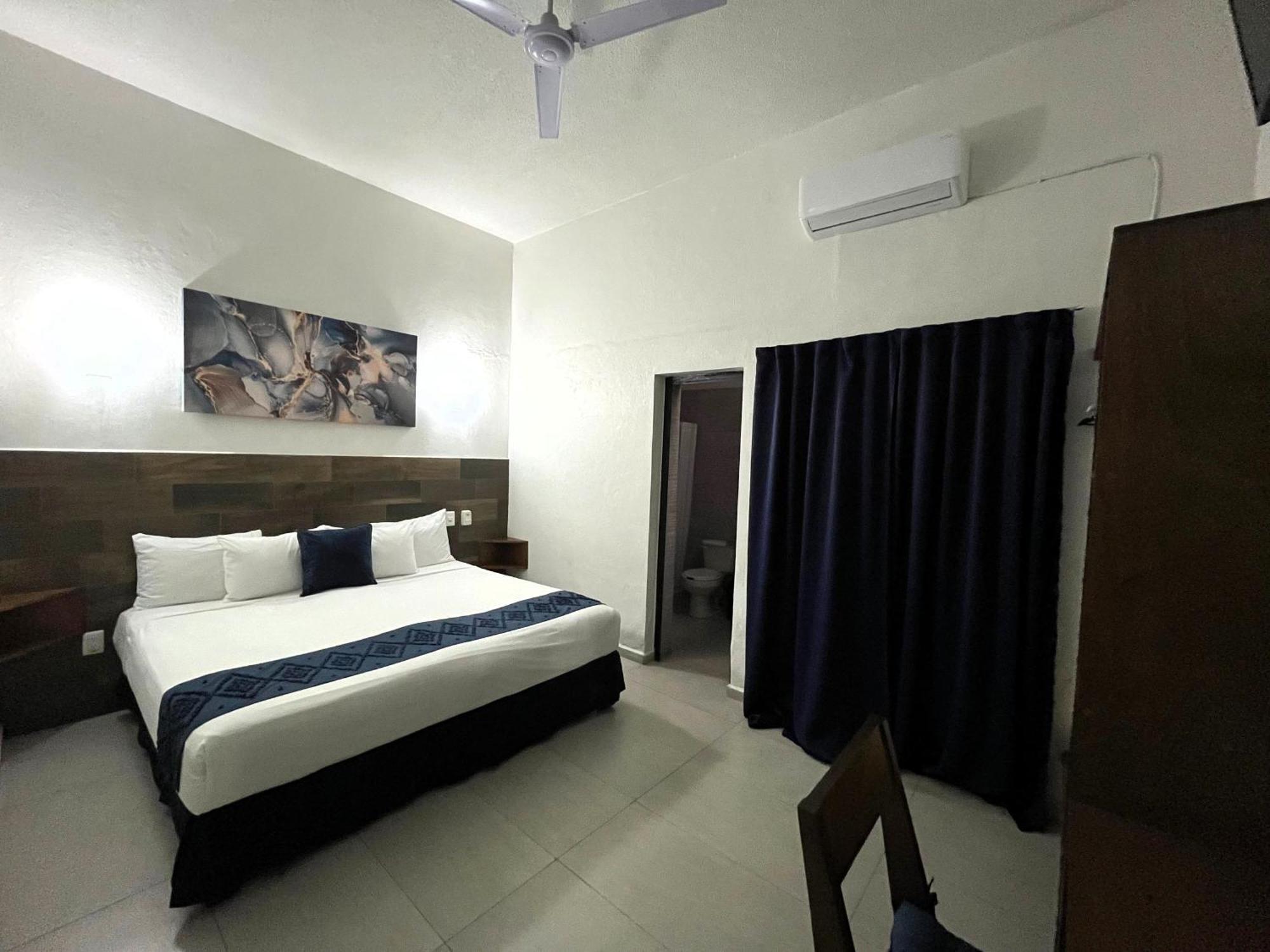 Hotel Juarez 70 Colima Exterior photo